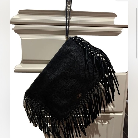 SOLD!!!!


Authentic Valentino Rockee Fringe X-Large Clutch - Picture 1 of 6